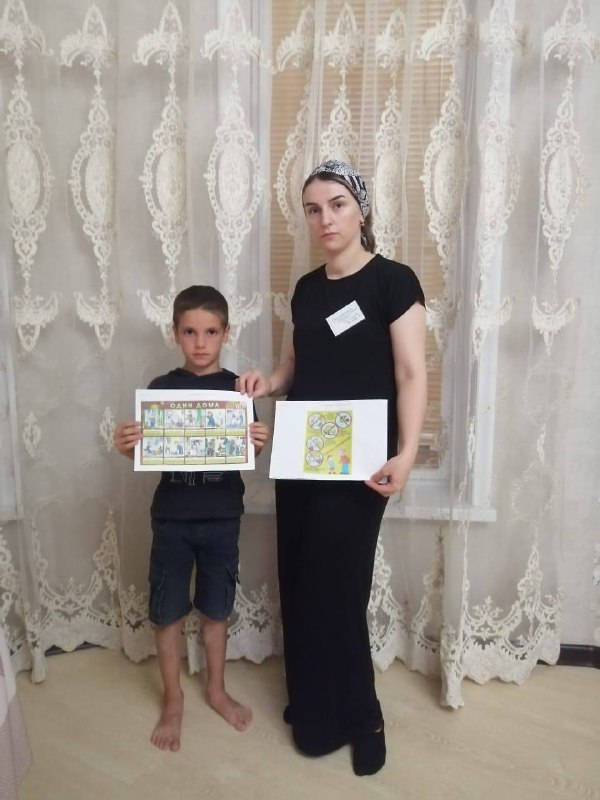 Специалист по работе с семьей и детьми ГБУ РД КЦСОН в МО «Сергокалинский район» Багомедова З. Оказала социальные услуги подопечному Саидову К. Л.Провела беседу с ним на тему "Один дома"